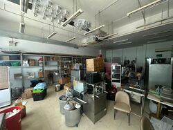 Hola Centre (D14), Retail #613747171
